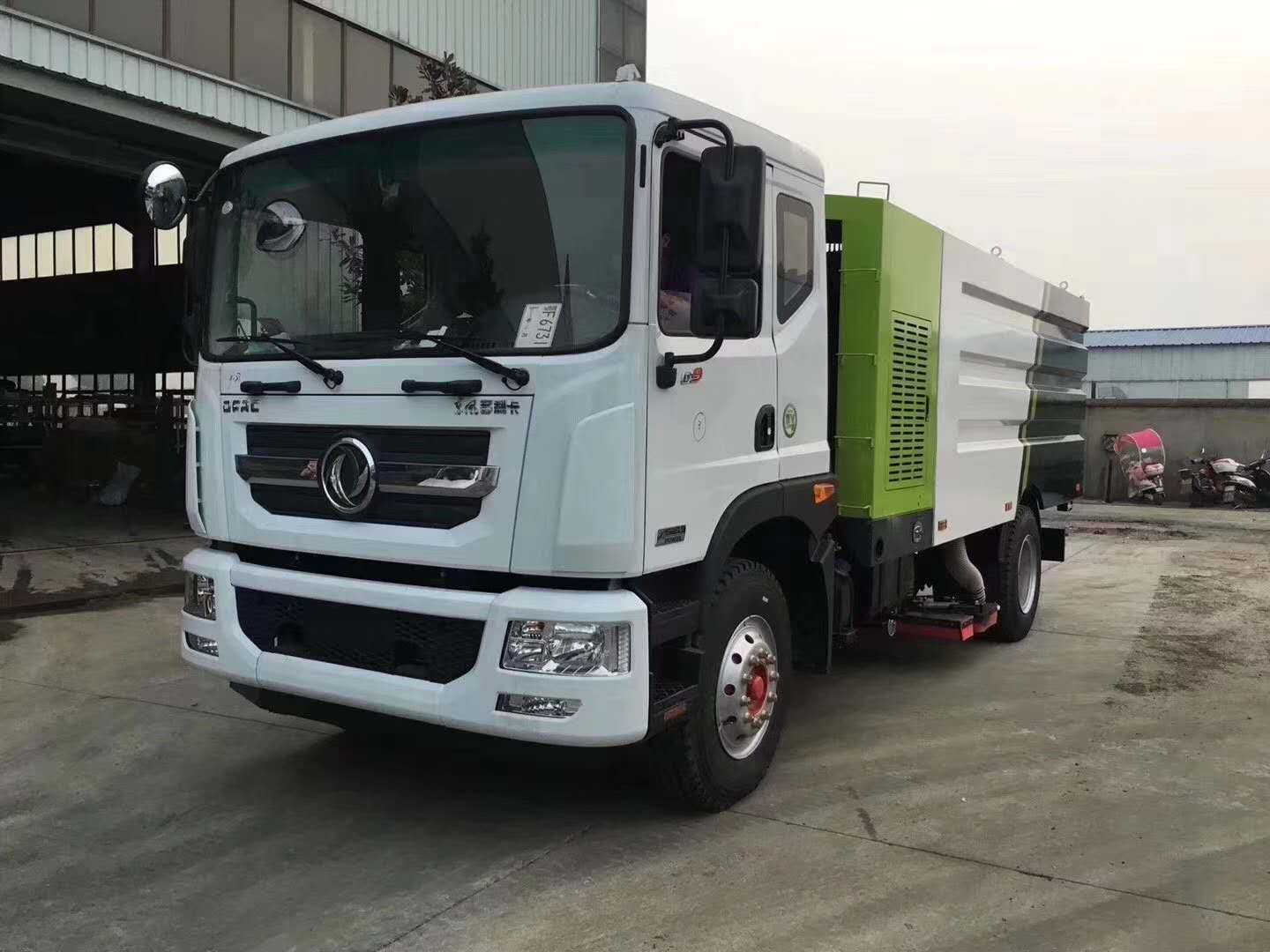  东风D9吸尘车