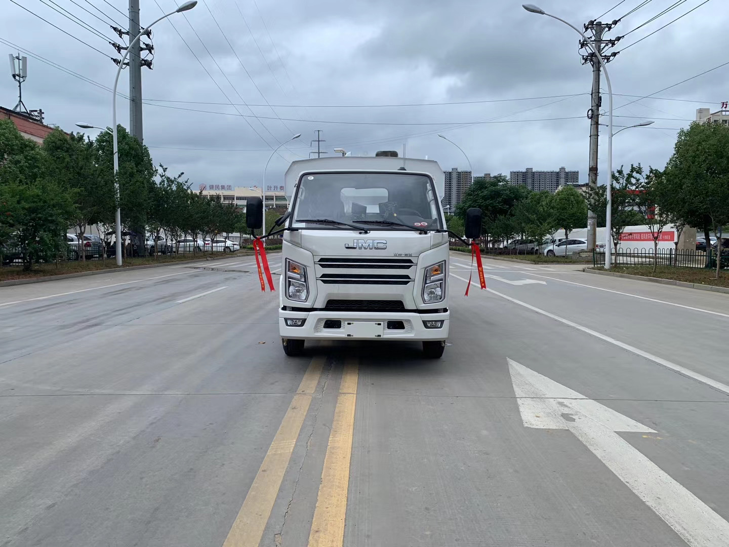  江铃扫路车