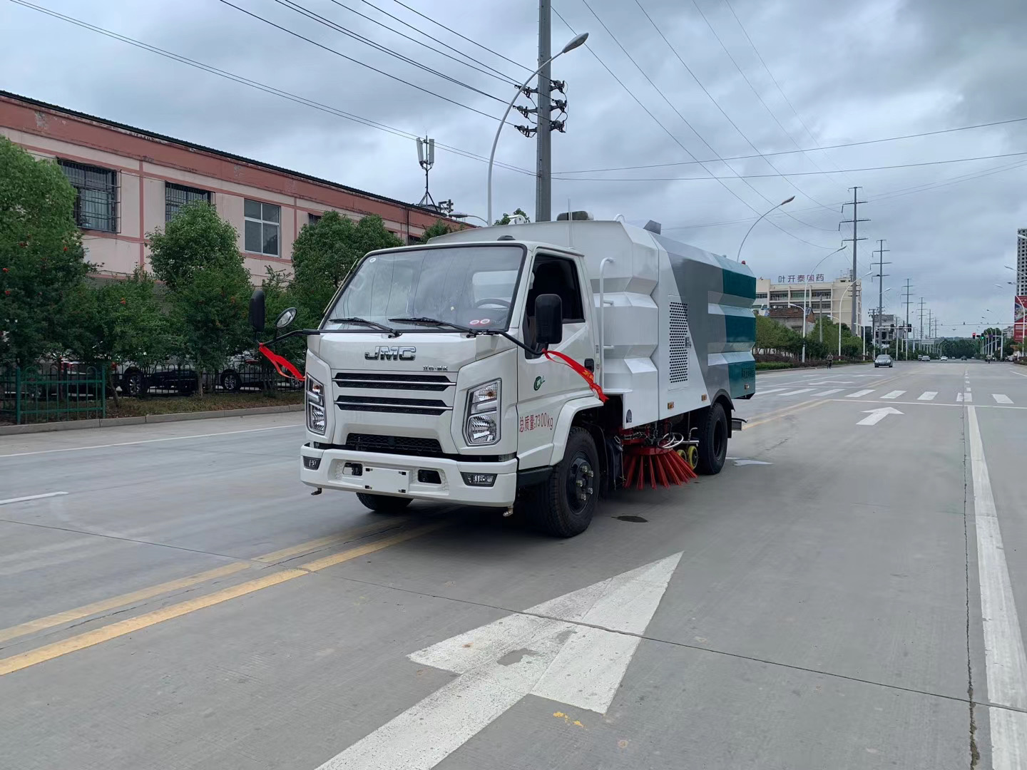  江铃扫路车