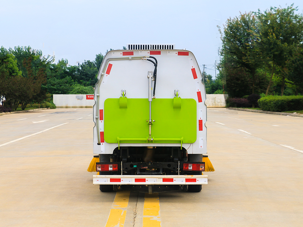  长安扫路车