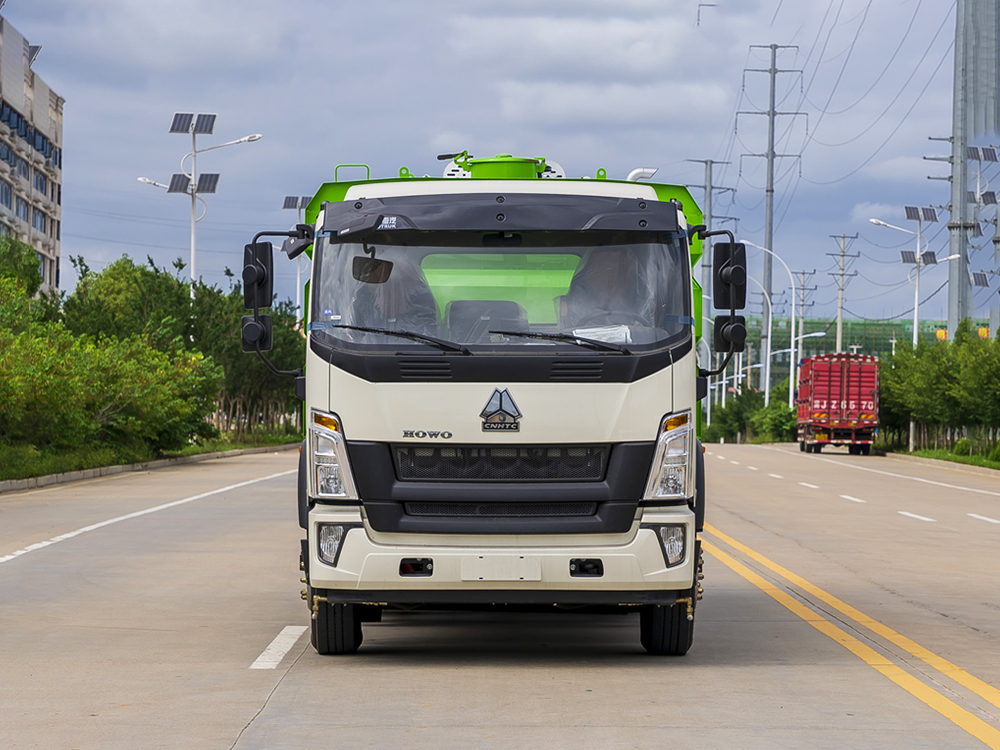  重汽豪沃洗扫车